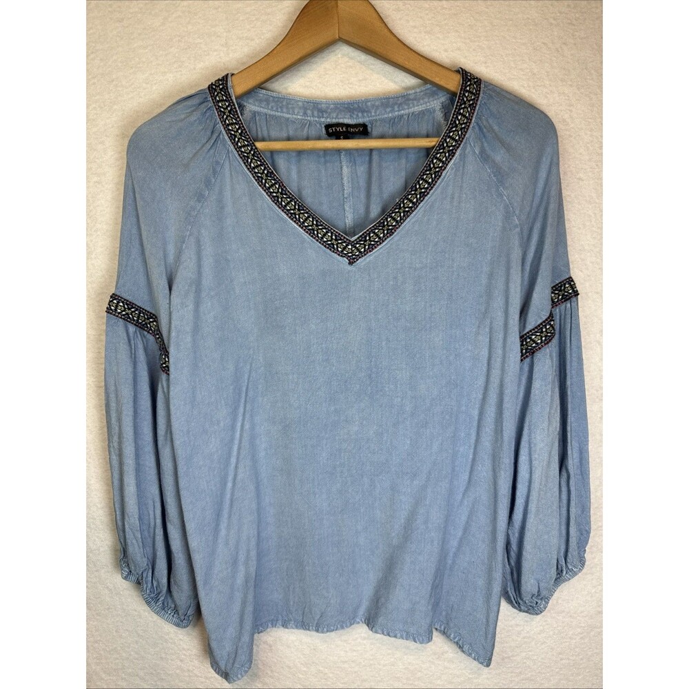 Style Envy size S Chambray colorful embroidered v-neck longer sleeve‎ blouse top